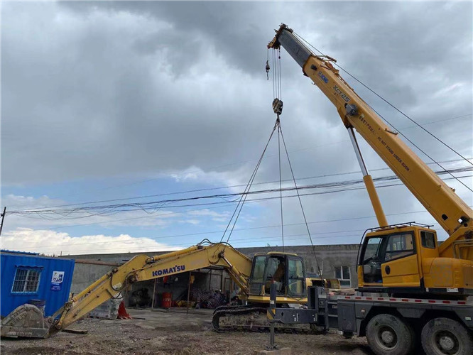 西宁市25吨吊车的工作半径是多少？