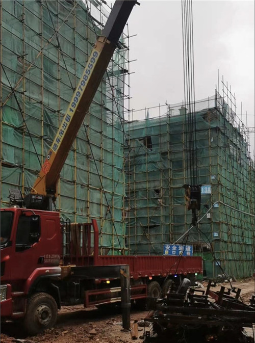 西宁市“慢工细活”—— 吊车的 “微动控制” 技术